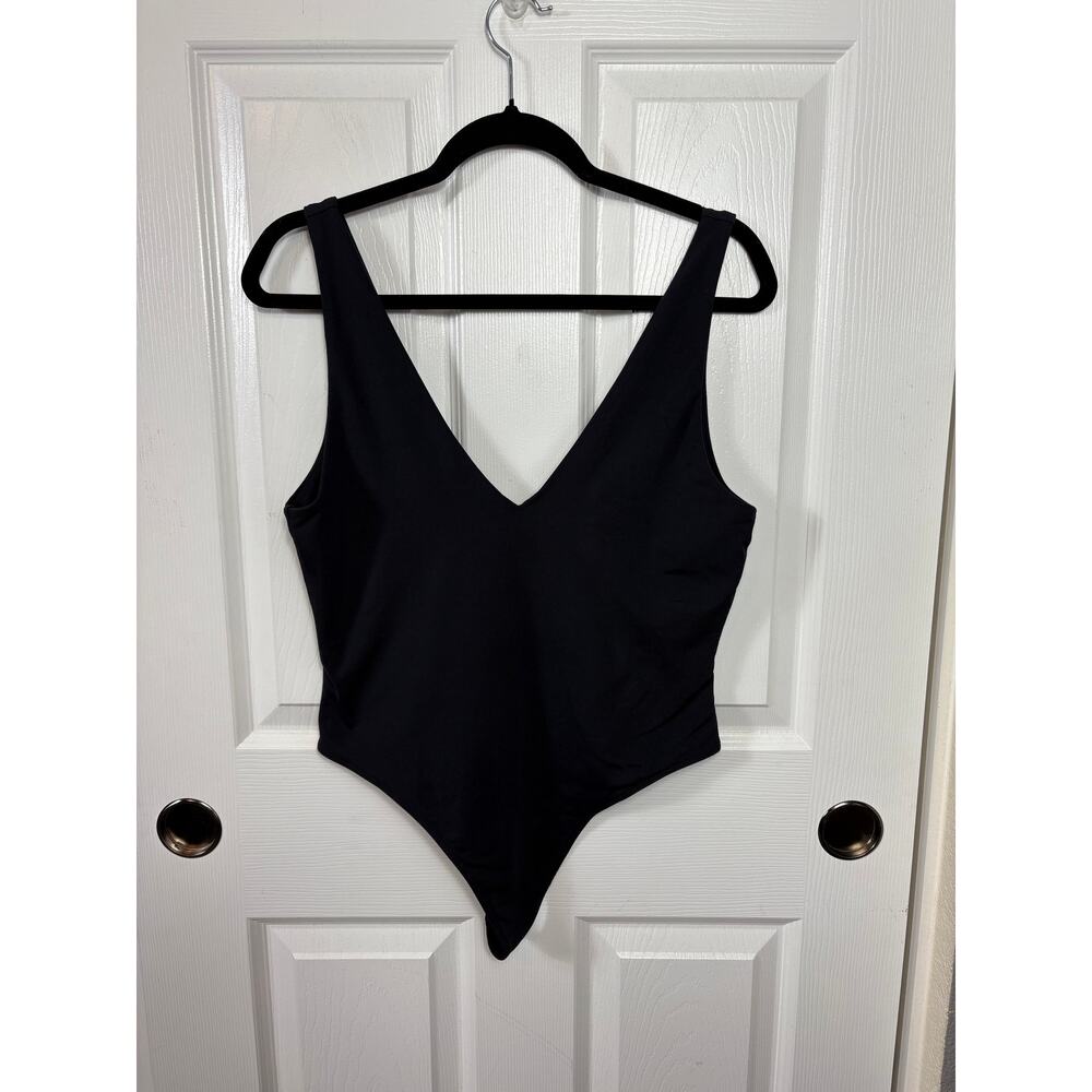 Babaton Aritzia Contour V Neck Bodysuit Black Women's Size 1X Sleeveless